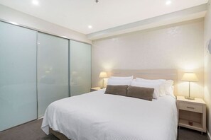 1 bedroom, desk, iron/ironing board, WiFi - Balfours Inner City Seclusion (Adelaide)