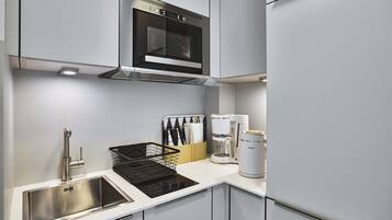 KĂŒhlschrank, Mikrowelle, Ofen, Herdplatte