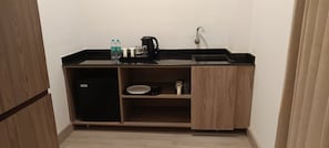 Premium Apartment | Private kitchen | Mini-fridge, electric kettle, cookware/dishes/utensils
