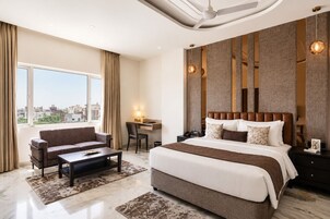 Chambre Club | Literie de qualité supérieure, minibar, ameublement personnalisé, bureau