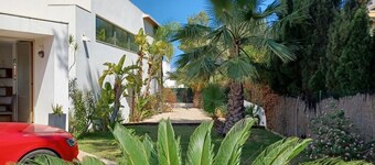 Moderne und großzügige Familienvilla, Panoramablick, Privatpool. Ideal f. 2 Fam.