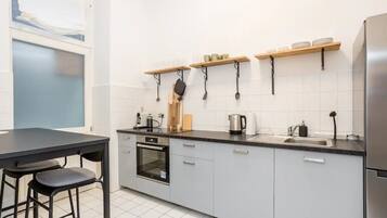 Kühlschrank, Ofen, Herdplatte, Geschirrspüler