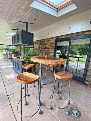 Outdoor dining - Woodland Lodge luxury rural retreat, sleeps 12
 (Eastrington)