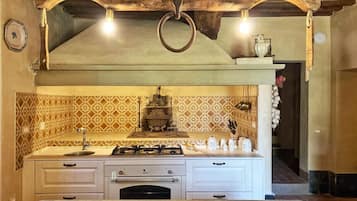 KĂŒhlschrank, Mikrowelle, Ofen, Herdplatte