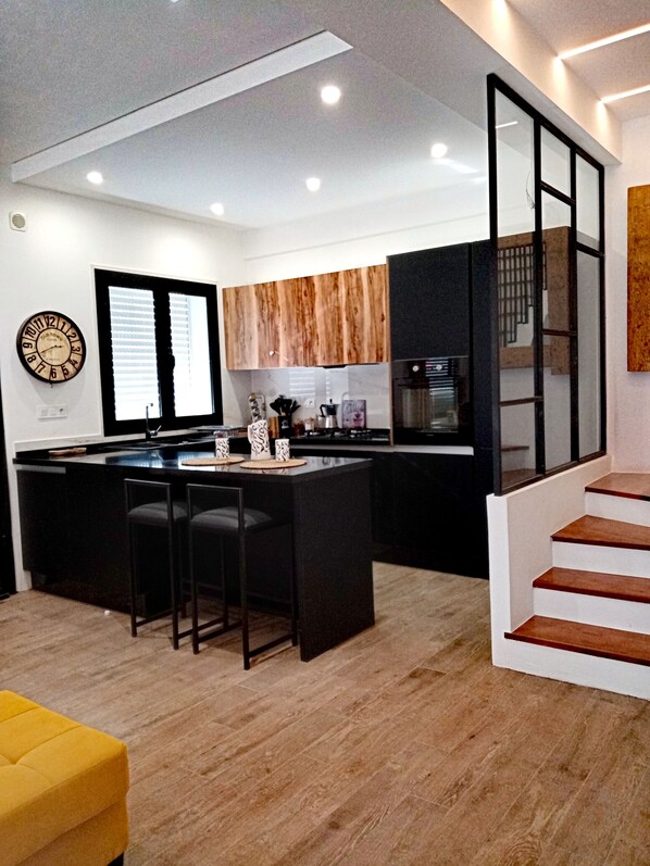 Oven, stovetop, coffee/tea maker, dining tables - Charme de L'atypique (Nabeul)