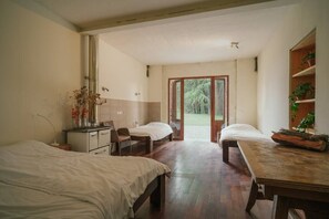 7 عدّة غرف نوم وواي فاي وملاءات أسرّة