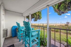 Property grounds - One Bedroom Oceanfront Condo w/ Easy Beach Access (Ocean City)