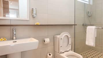 Ducha, artículos de higiene personal gratuitos y secador de pelo