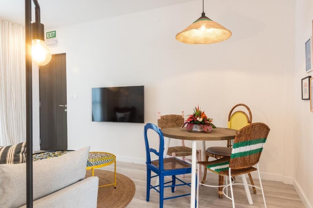 Studio | Living area | 50-inch Smart TV with cable channels