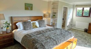 5 quartos, Wi-Fi, roupa de cama