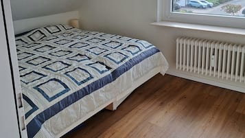 2 bedrooms, travel crib, free WiFi, bed sheets