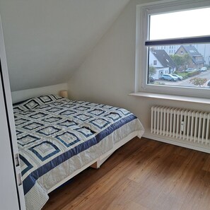 2 quartos, berço de viagem, Wi-Fi de cortesia, roupa de cama