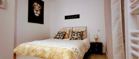 1 bedroom, desk, iron/ironing board, free WiFi