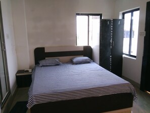 Deluxe Double Room | Soundproofing, free WiFi, bed sheets