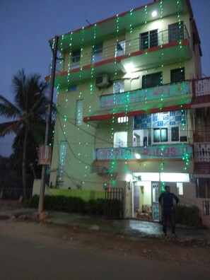 Front of property - Goroomgo Padoshi Puri (Puri)
