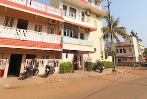 Front of property - Goroomgo Padoshi Puri (Puri)