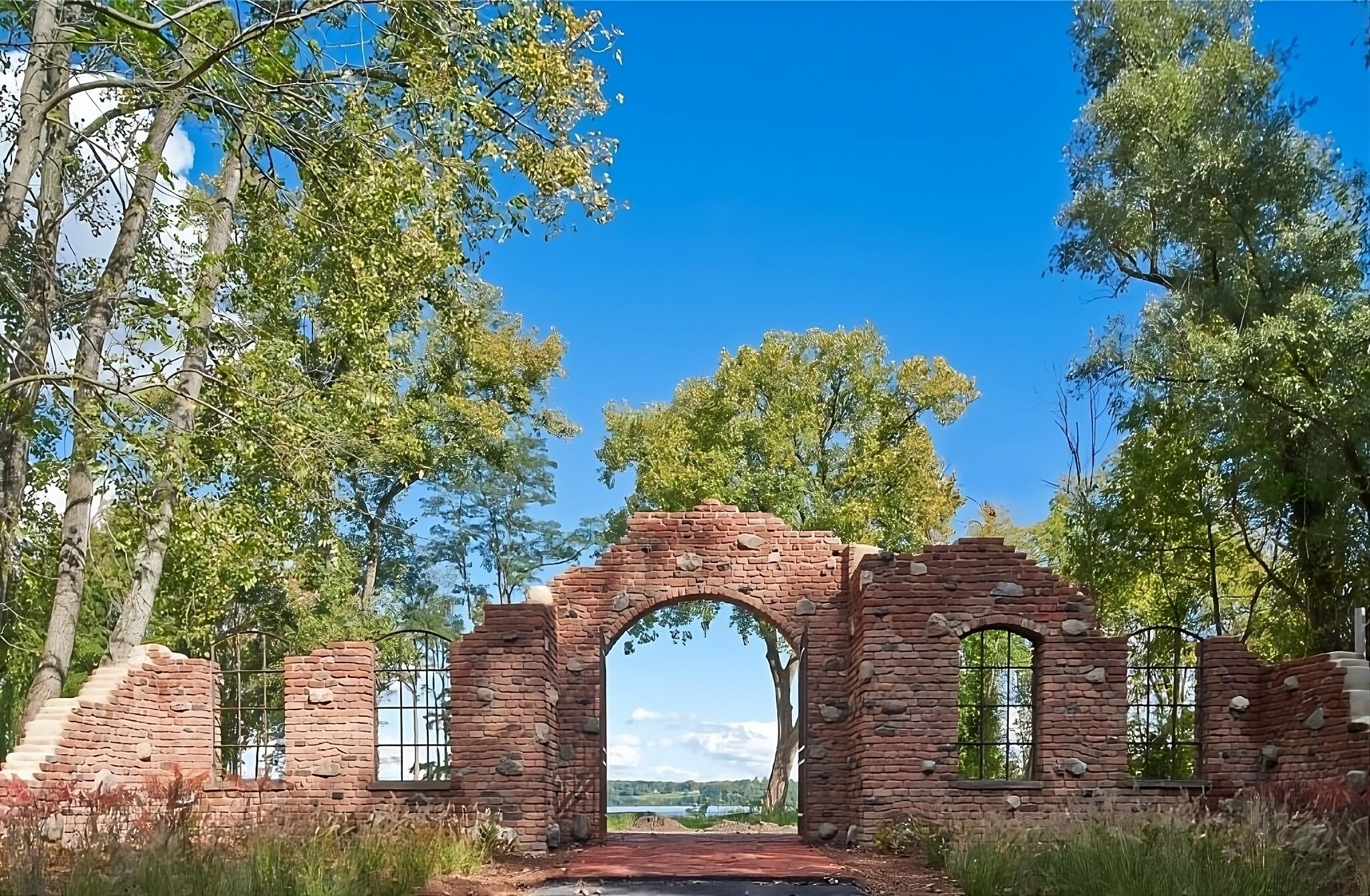 Your Home Away From Home! Pets Allowed, Free Parking, Near Loughran