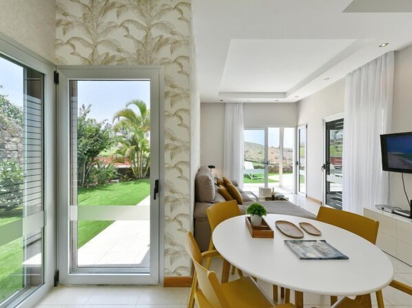 TV - Vista Golf 10 by Interhome (San Bartolomé de Tirajana)