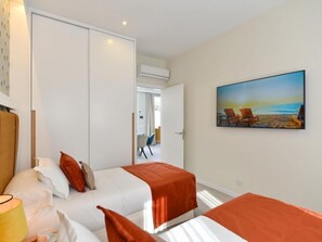 3 bedrooms, desk, iron/ironing board, WiFi