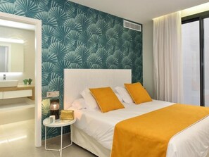 5 sovrum, skrivbord och internet