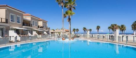 Een verwarmd zwembad