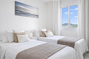 2 bedrooms, iron/ironing board, travel crib, free WiFi - Apt with views over Valle Romano Golf Estepona (Estepona)