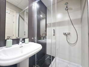 Dusj og hårføner