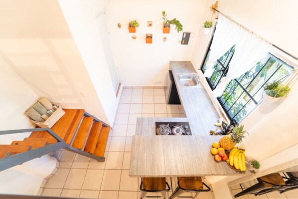 Réfrigérateur, cafetière/bouilloire