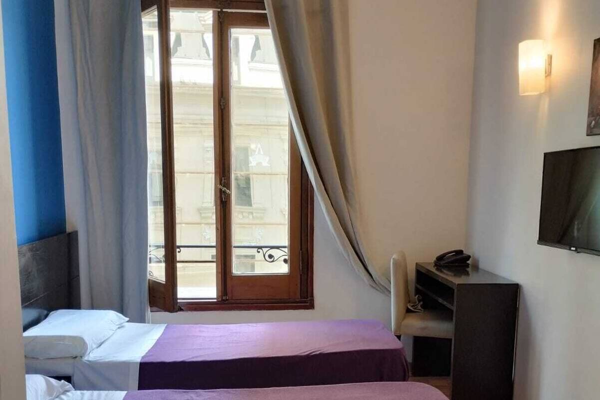 Standard Twin Room | In-room safe, WiFi (free), bed sheets