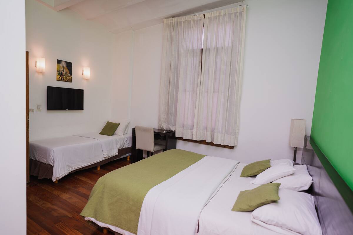 Standard Triple Room | In-room safe, WiFi (free), bed sheets