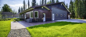 Aviators Aurora Lakefront Retreat