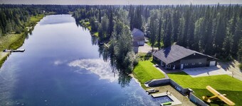 Aviators Aurora Lakefront Retreat