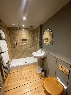 Classic Double Room | Bathroom - Holbrook Manor & Spa. (Wincanton)