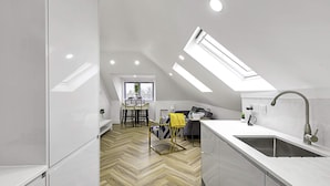 Basic Apartment, 1 Double Bed | Private kitchen | Fridge, oven, stovetop, dishwasher - Cozy 1 Bed Apartment in Hanwell (London)