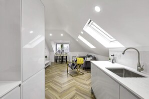 Basic Apartment, 1 Double Bed | Private kitchen | Fridge, oven, stovetop, dishwasher - Cozy 1 Bed Apartment in Hanwell (London)