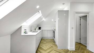 Basic Apartment, 1 Double Bed | Private kitchen | Fridge, oven, stovetop, dishwasher