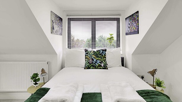Basic Apartment, 1 Double Bed | 1 bedroom, desk, laptop workspace, iron/ironing board - Cozy 1 Bed Apartment in Hanwell (London)
