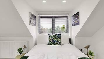 Basic Apartment, 1 Double Bed | 1 bedroom, desk, laptop workspace, iron/ironing board