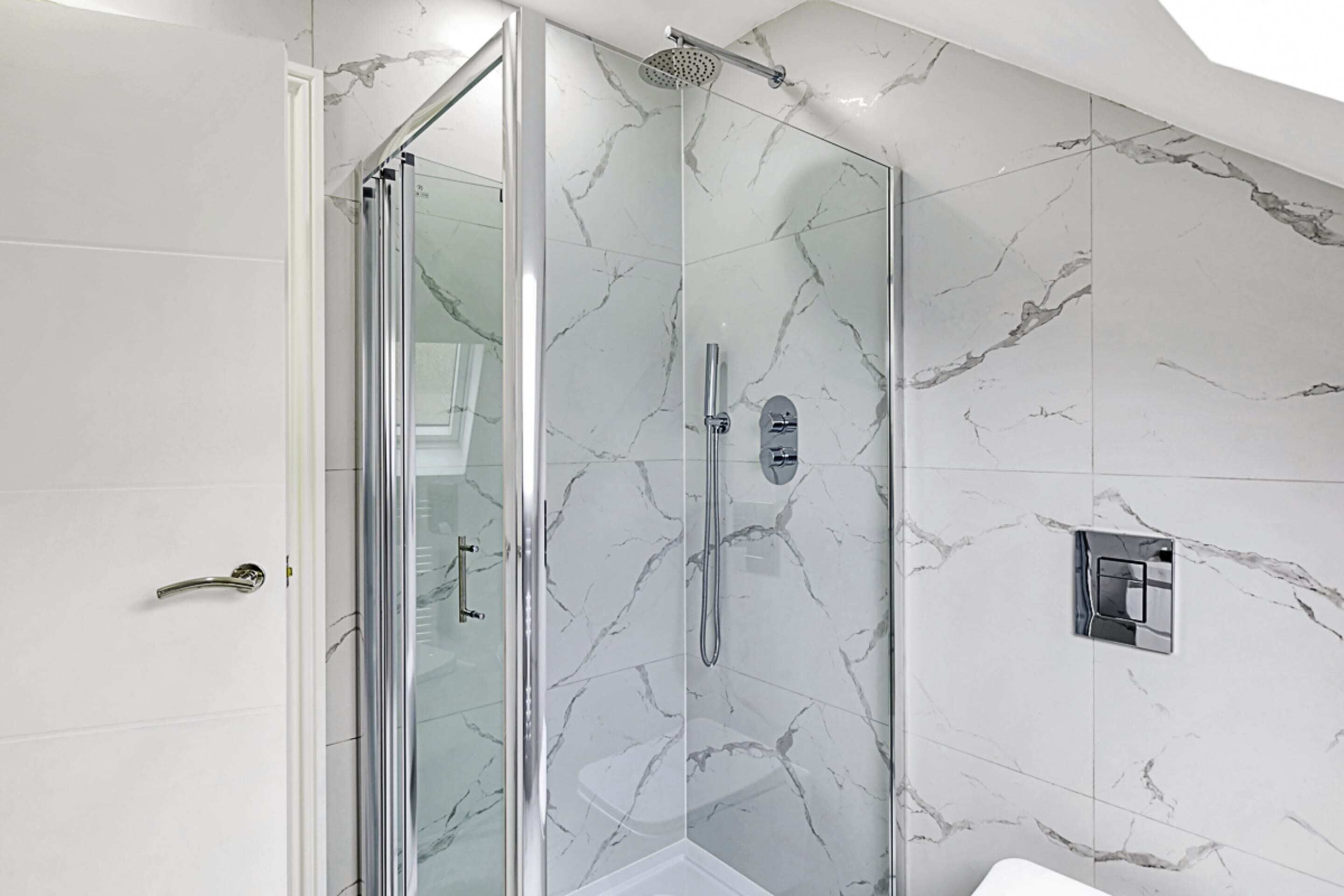 Basic Apartment, 1 Double Bed | Bathroom | Shower, hair dryer, towels, soap