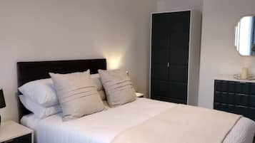 1 bedroom, desk, iron/ironing board, free WiFi