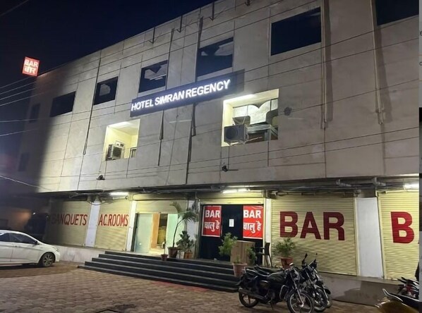 Mặt tiền nơi lưu trú