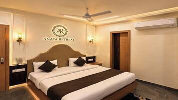 In-room safe, soundproofing, free WiFi, bed sheets