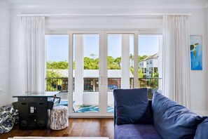 スマートテレビ、テレビゲーム、テーブルサッカー台