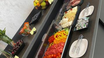 Free daily buffet breakfast