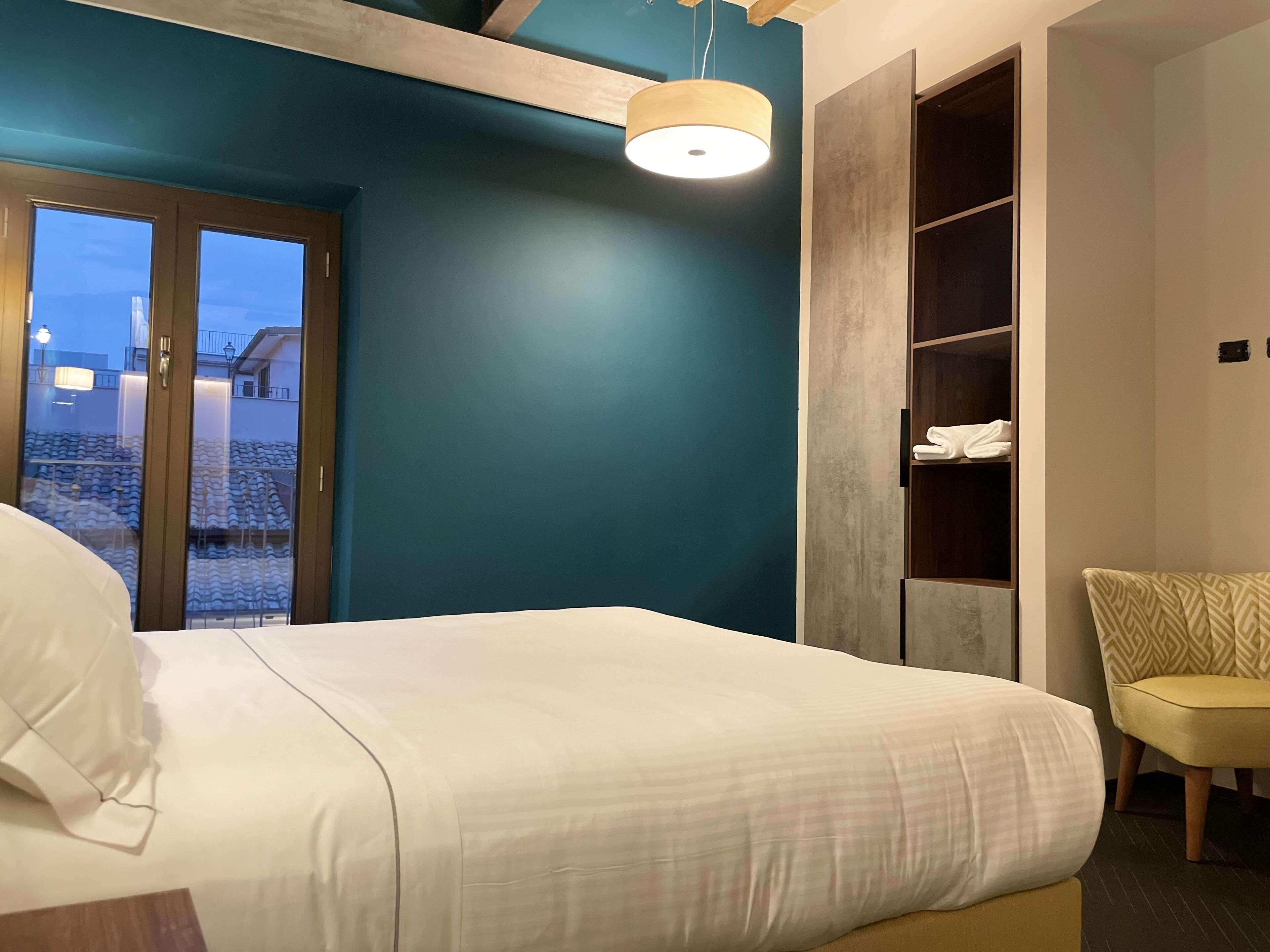 이그제큐티브룸 | 미니바, 객실 내 금고, 각각 다른 스타일의 인테리어, 각각 다르게 가구 비치