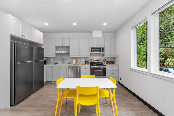 Fridge, microwave, oven, stovetop - Luke's Jedi Meditation Chamber (Seattle)