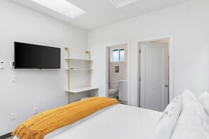 1 slaapkamer, een strijkplank/strijkijzer, wifi, beddengoed