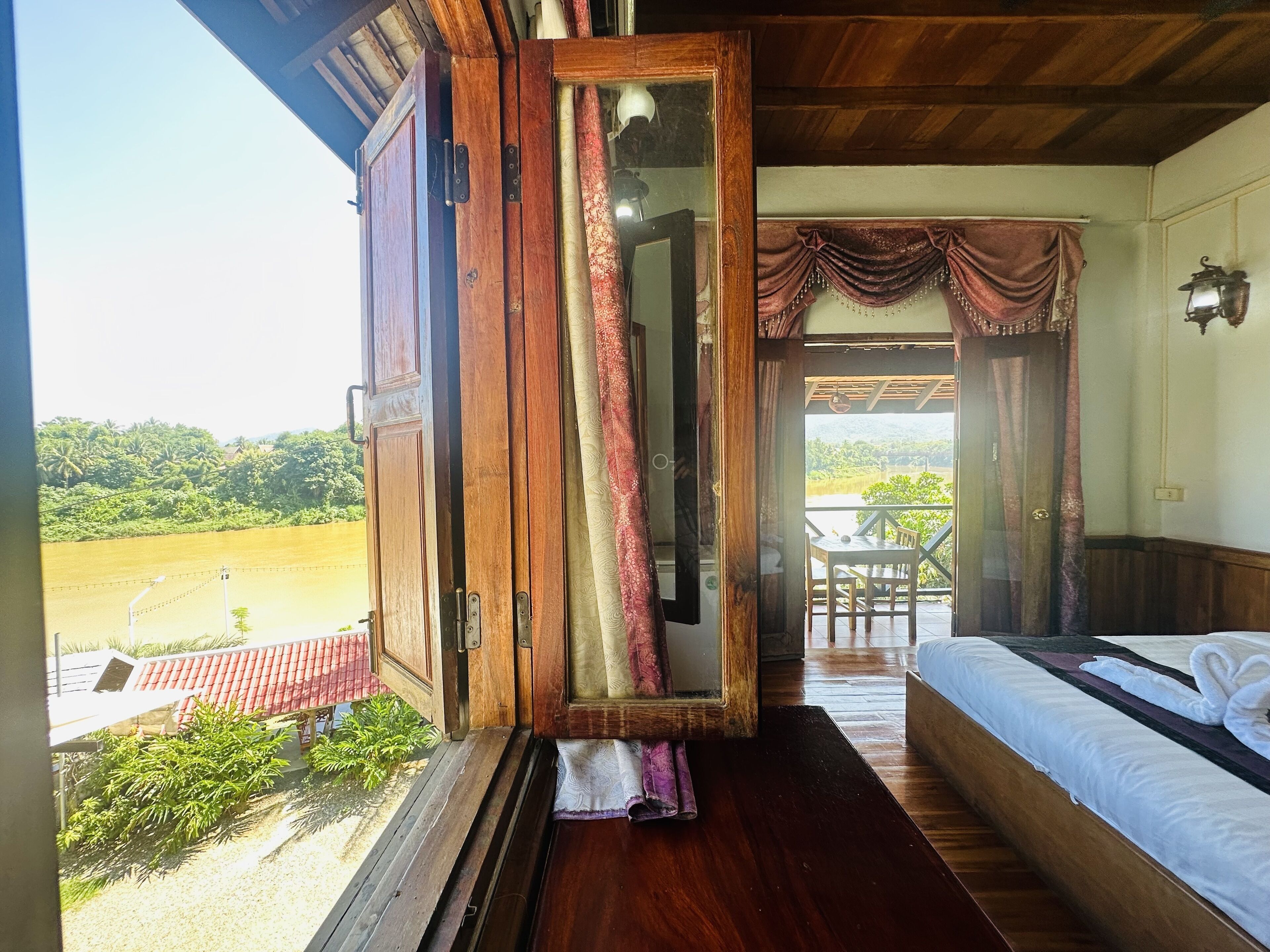 أغطية فراش متميزة وألحفة محشوة بالريش وأسرّة بإسفنج يتكيف مع شكل الجسم