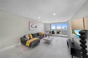 Televisión y oficina 