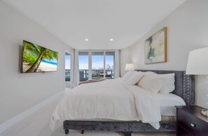 1 habitación, escritorio, tabla de planchar con plancha y wifi 